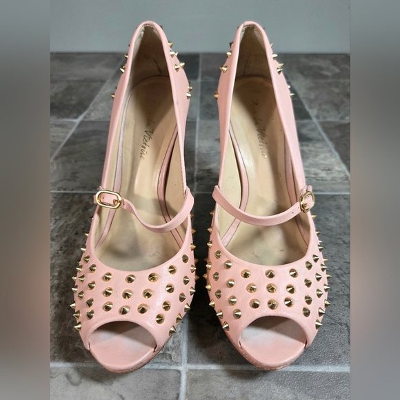 POUR LA VICTOIRE PINK SPIKED PLATFORM PEEPTOE HEELS. - Picture 4 of 12